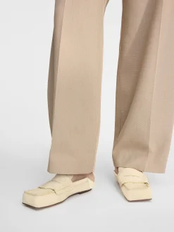 Fashion Jacquemus De Carr&eacute; instappers PaleYellow