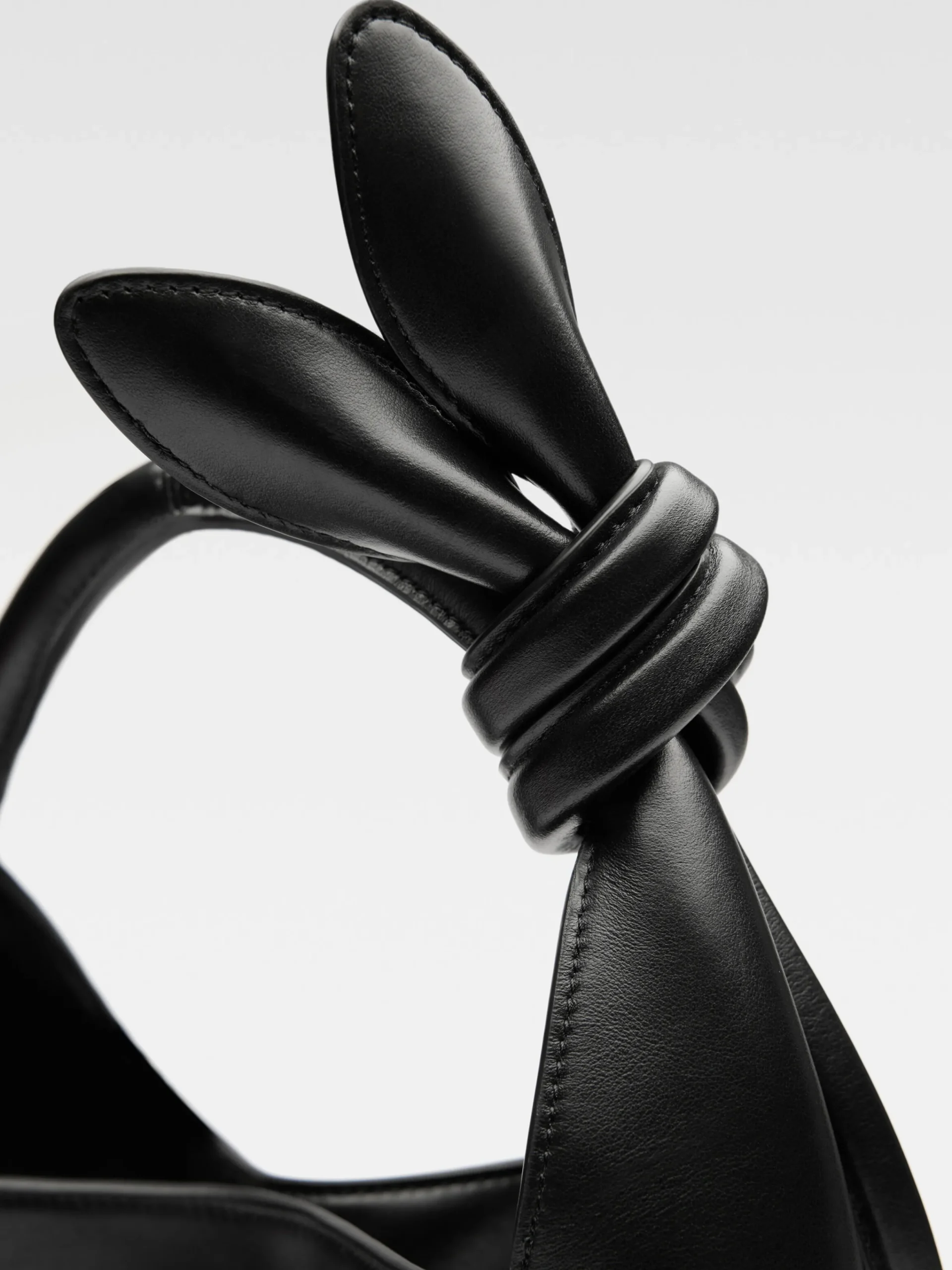 Discount Jacquemus De kleine Tourni Black